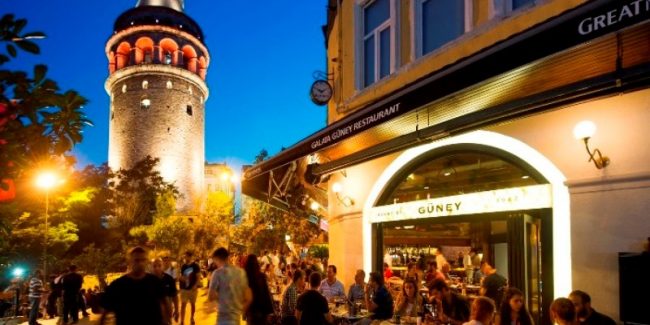 Kule manzarasında güney imzalı lezzetler