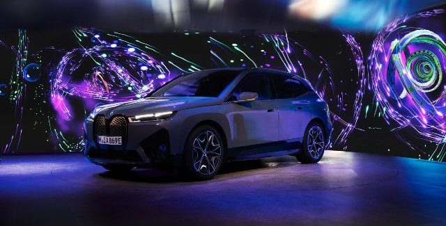 Renk değiştiren BMW