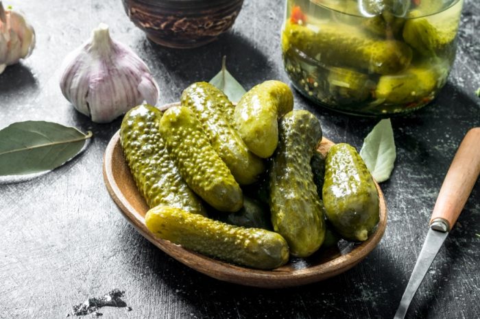 Pandemide turşu tüketimi arttı ama aşırısı bu hastalıklara neden olabilir!