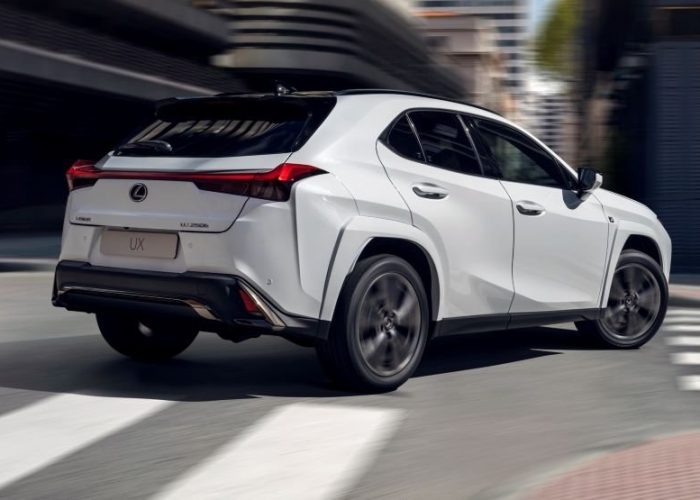 Lexus UX yenilendi
