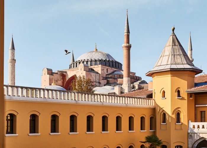 Yenilenerek tekrar kapılarını açtı
