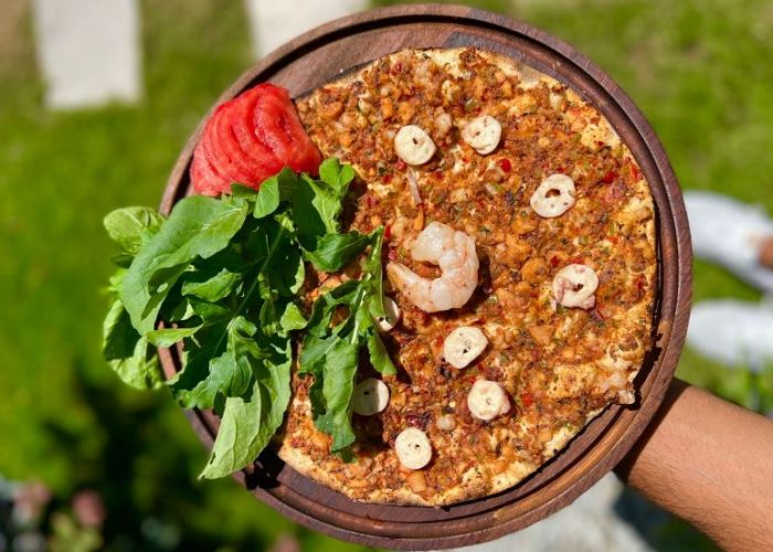 Deniz mahsullü lahmacun