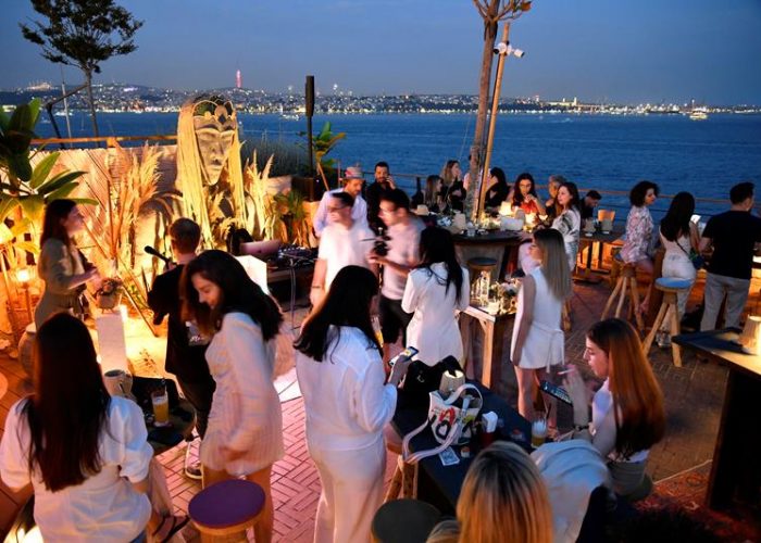 Kalıpların dışına taşan mekân: Vandal Galataport!
