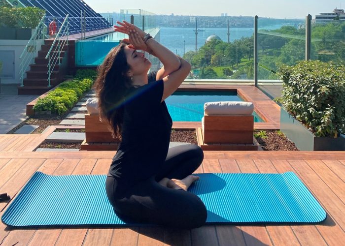 The Roof at The Ritz-Carlton, Istanbul’da yoga dersi