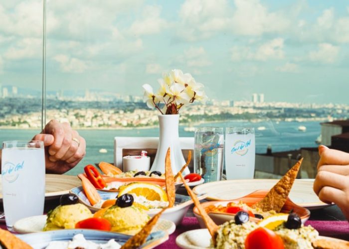 “Sen de Gel” eğlence devam ediyor