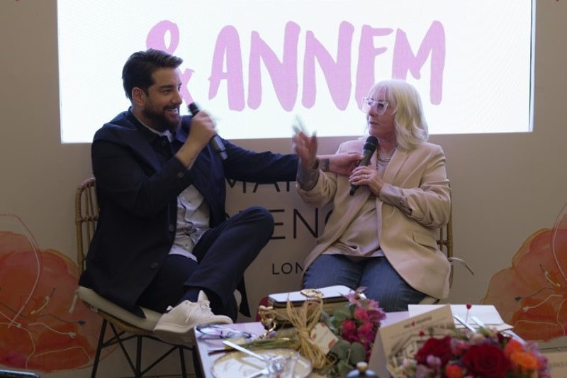 Enis Arıkan ve annesi arasında geçen keyifli sohbet