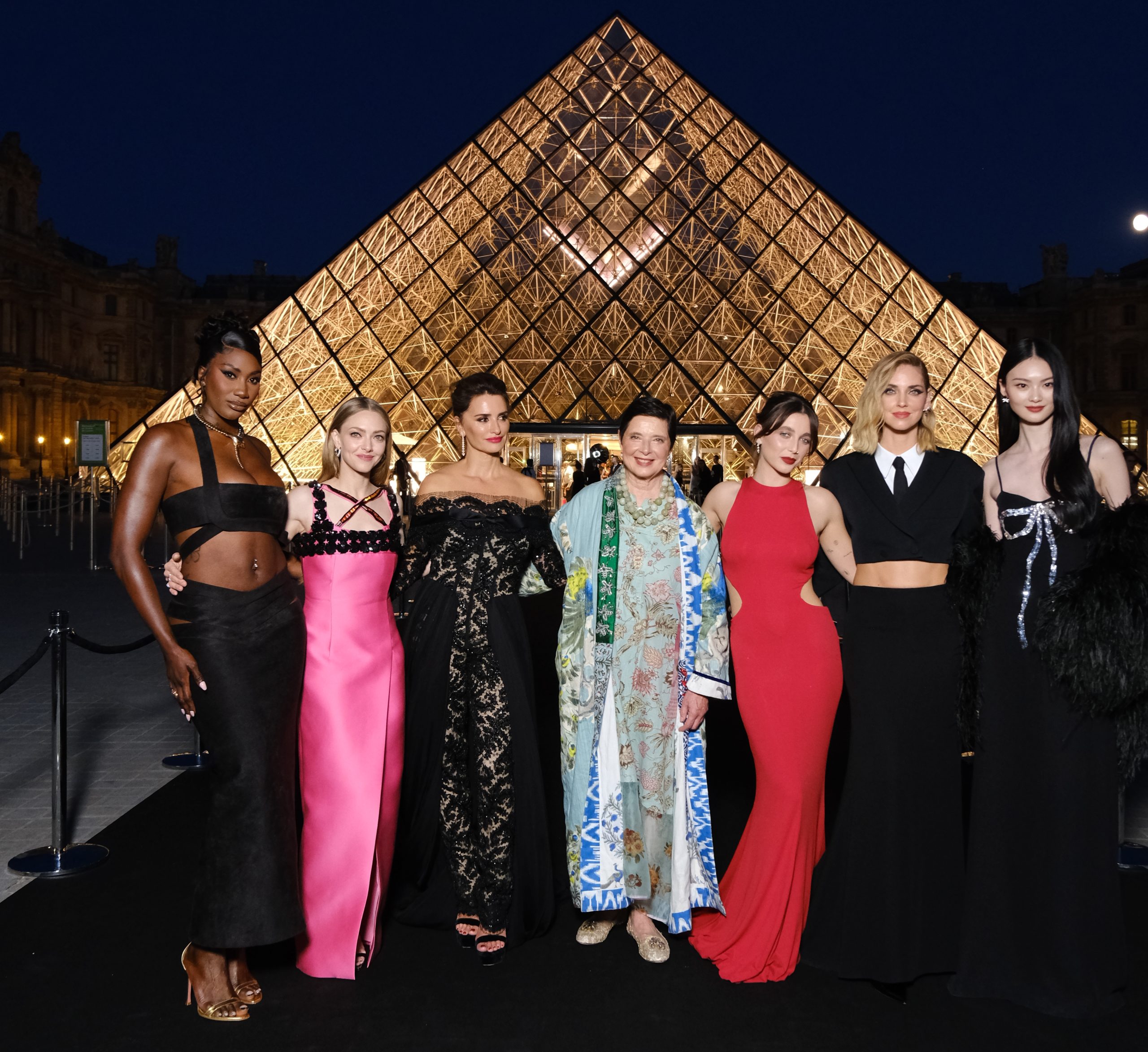 Hazal Kaya Louvre Müzesi’nde