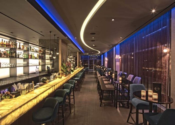 L'Eclipse Bar iki yıl aradan kapılarını açtı