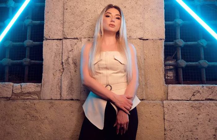 Gizem Kara, İsmail YK şarkısı seslendirdi