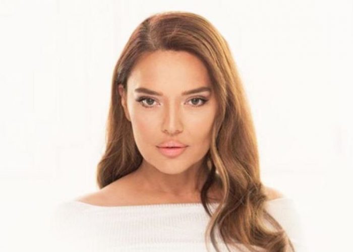 Demet Akalın'da "Çukur"