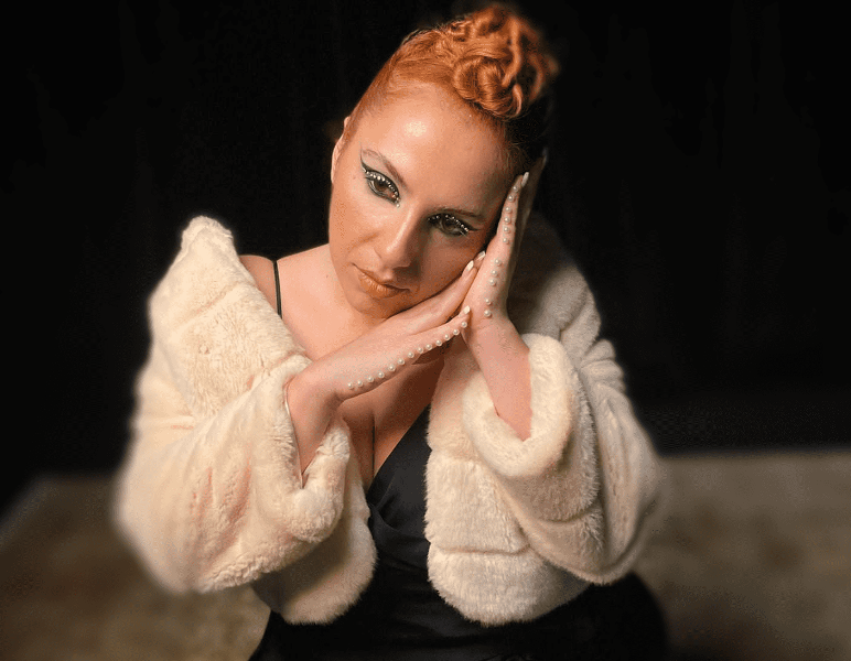 Pelin Alios’tan yepyeni bir şarkı