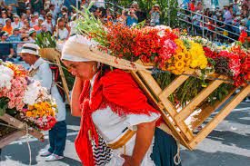 Kolombiya’da çok renkli çiçek festivali