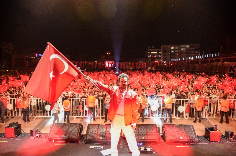 Buray, Cumhuriyetin 100. yılını Aydın’da selamladı