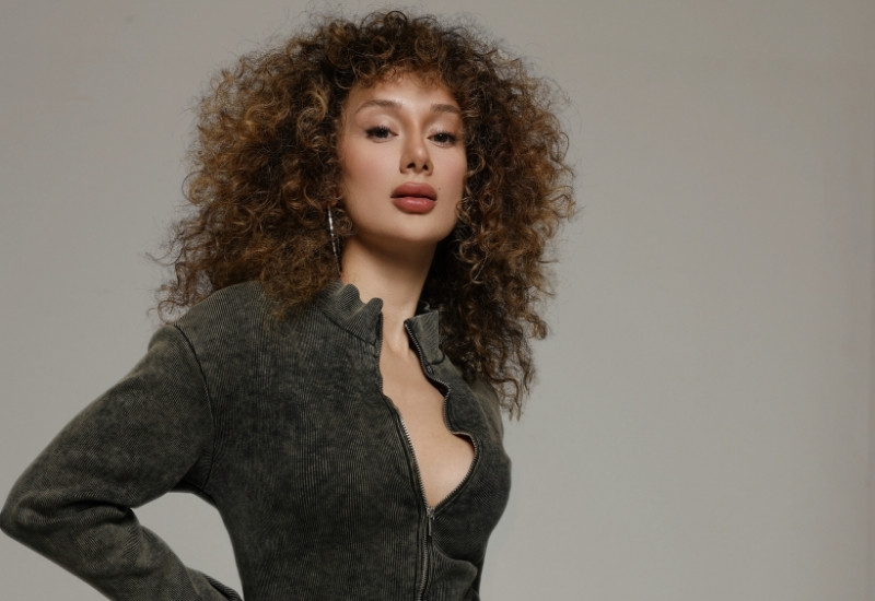 Mela Bedel yeni şarkısı 'Ben Değilim'