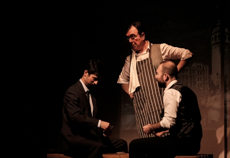 Pera’nın Kalbinden Gelen Bir Hikâye: “Çiçekçi Sokağı” 1 Kasım’da Kadıköy Eğitim Sahnesi’nde