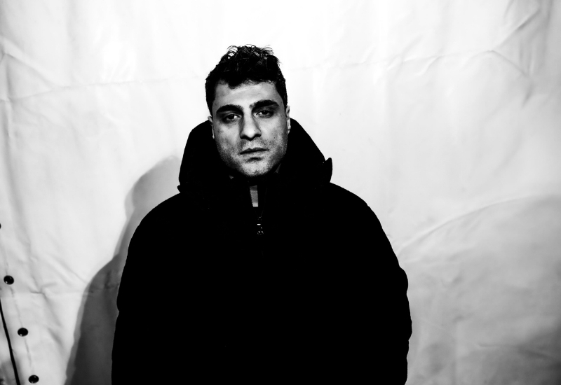 Ozbi’den Teoman Yorumu: “Renkli Rüyalar Oteli”