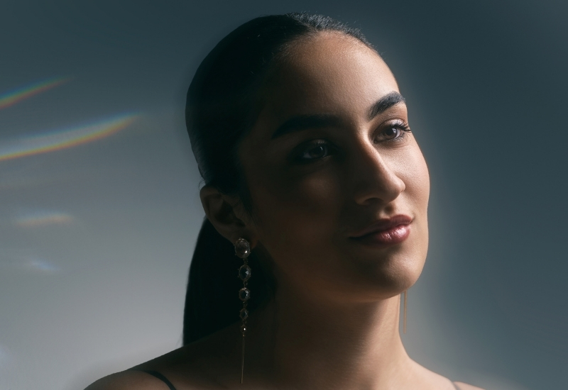 Selin Kurbanzade “Uzaksın Bana”